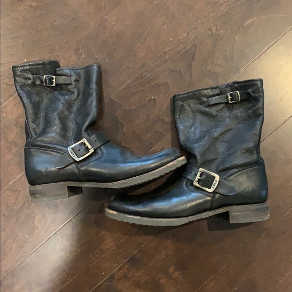 Like new slouchy Frye mid moto